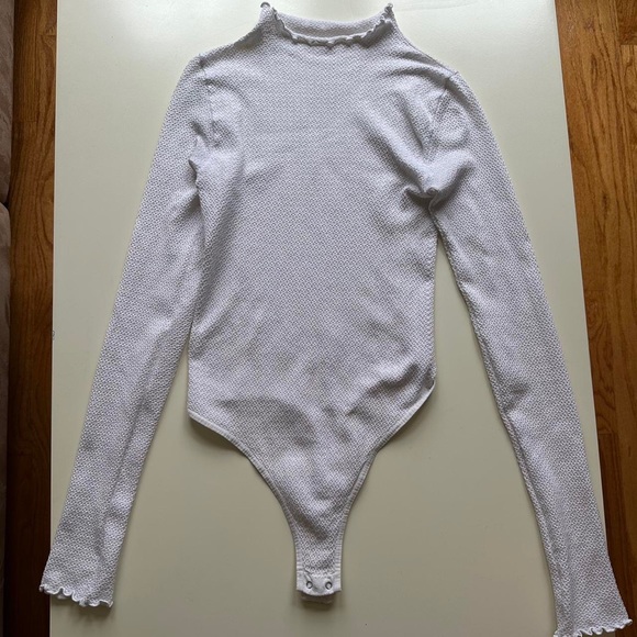 Free people super soft ruffled white bodysuit with mock neck. - Picture 3 of 3